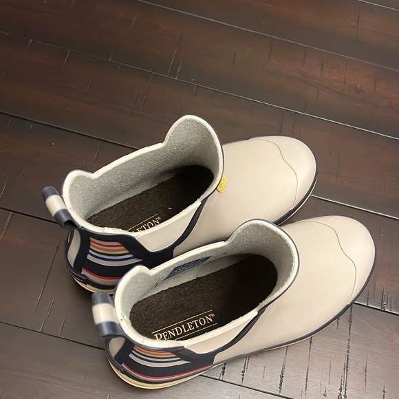 Pendleton Yellowstone Nation Park Chelsea Rain Boots new Women’s Size 7 - Picture 10 of 16